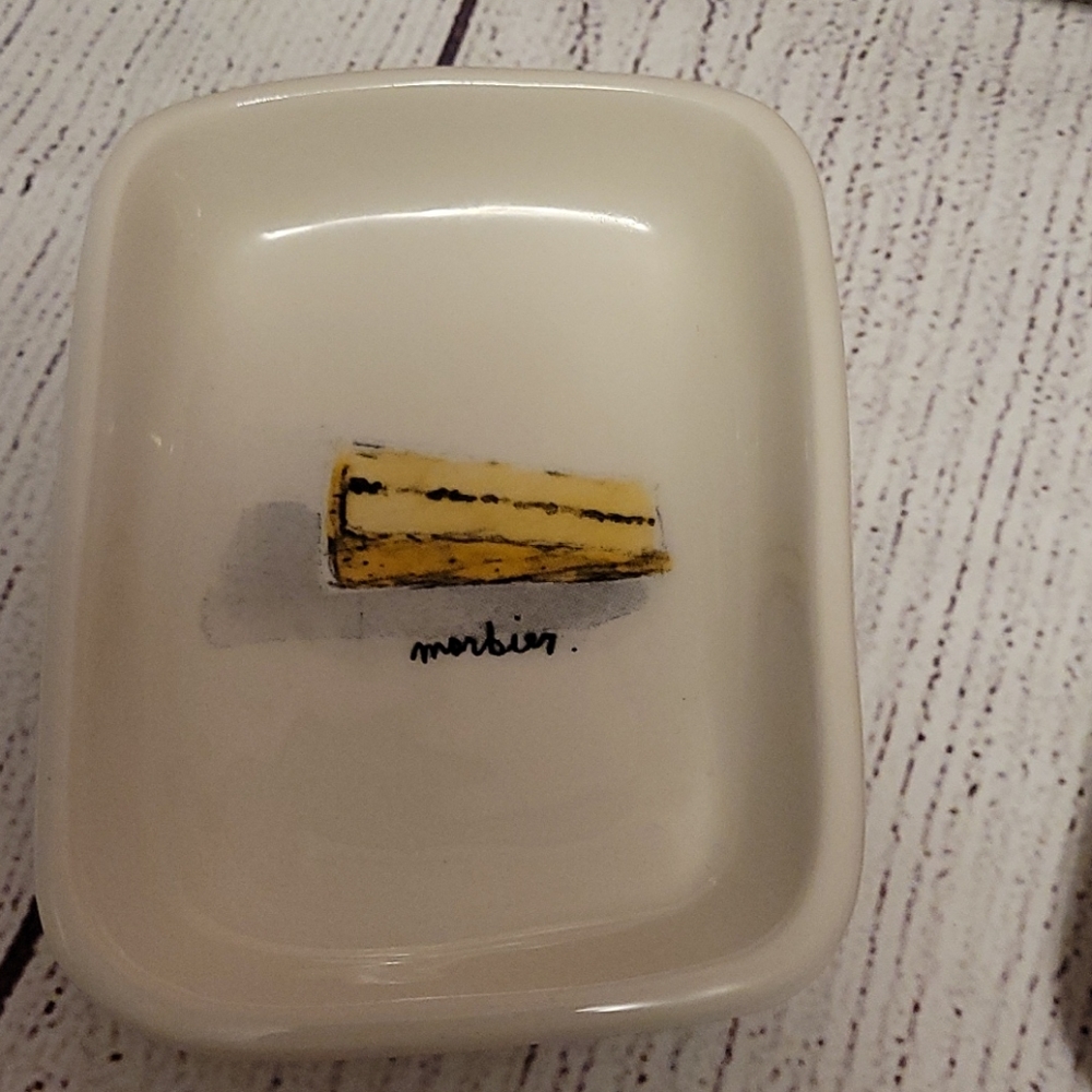 Small Rae Dunn rectangle plates - Picture 2 of 4